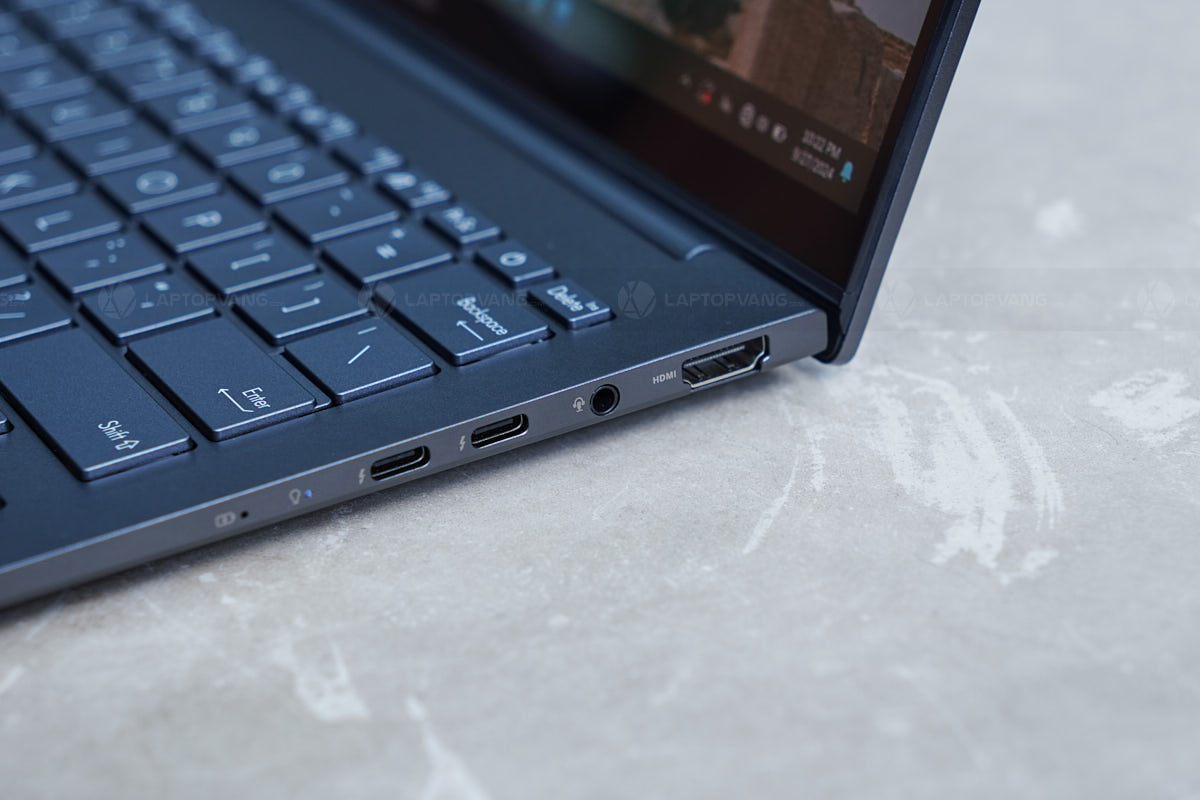 Cổng kết nối ZenBook 14 Q415