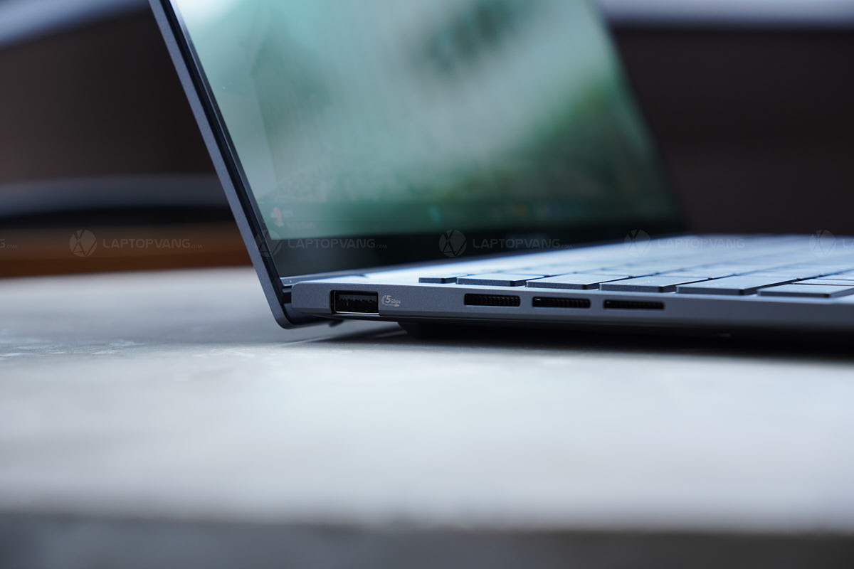 Cổng kết nối ZenBook 14 Q415