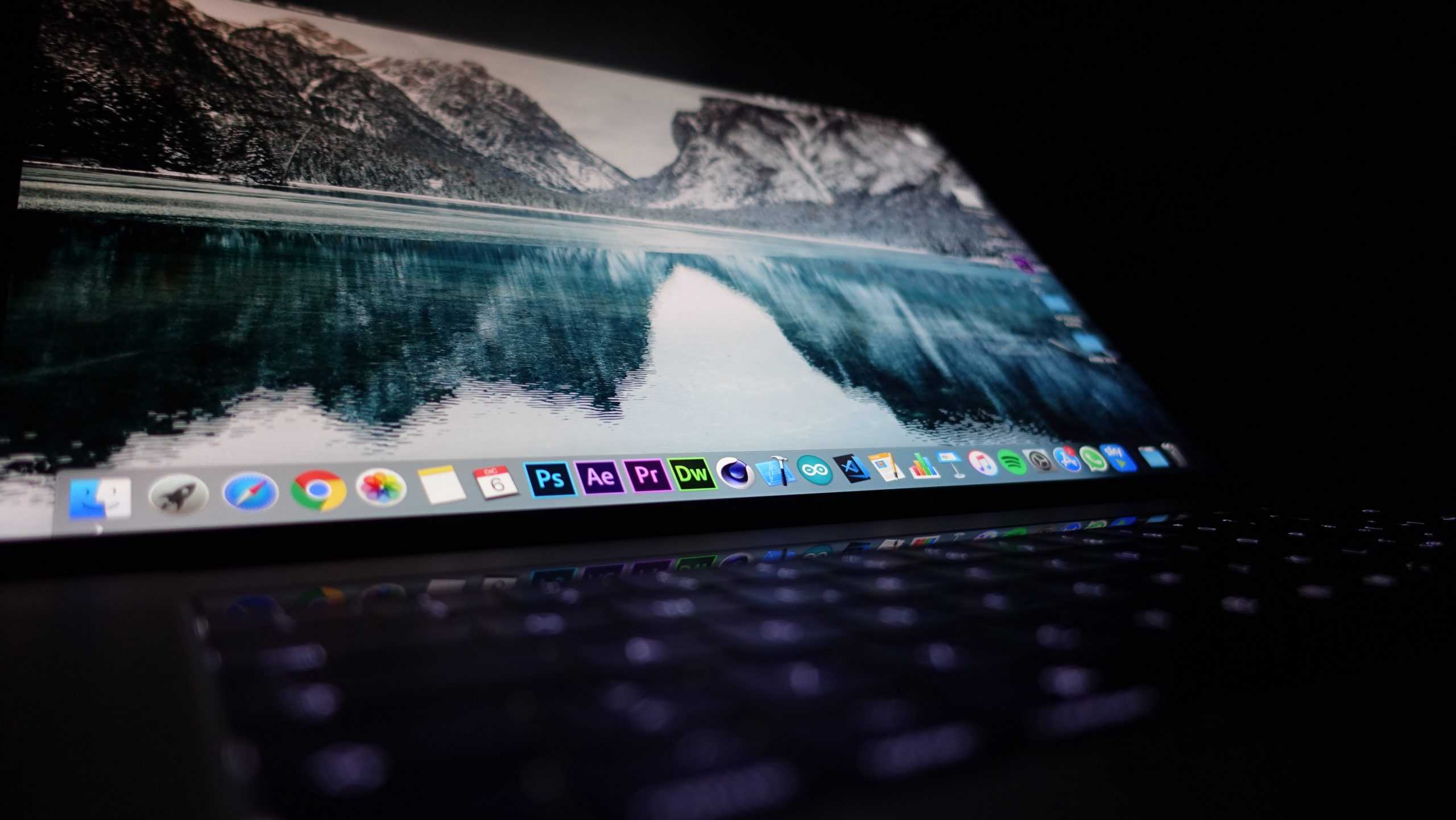 MacBook Pro 2016 Cũ Chính Hãng Giá Rẻ - Laptop Vàng