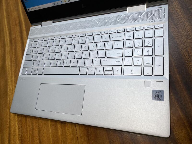 HP Envy x360 15T có bàn phím phụ