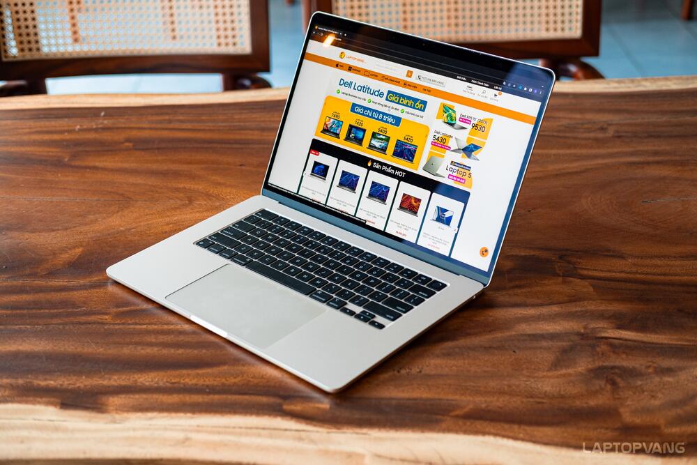 MacBook Air 15 inch M2 2023 - Màn hình