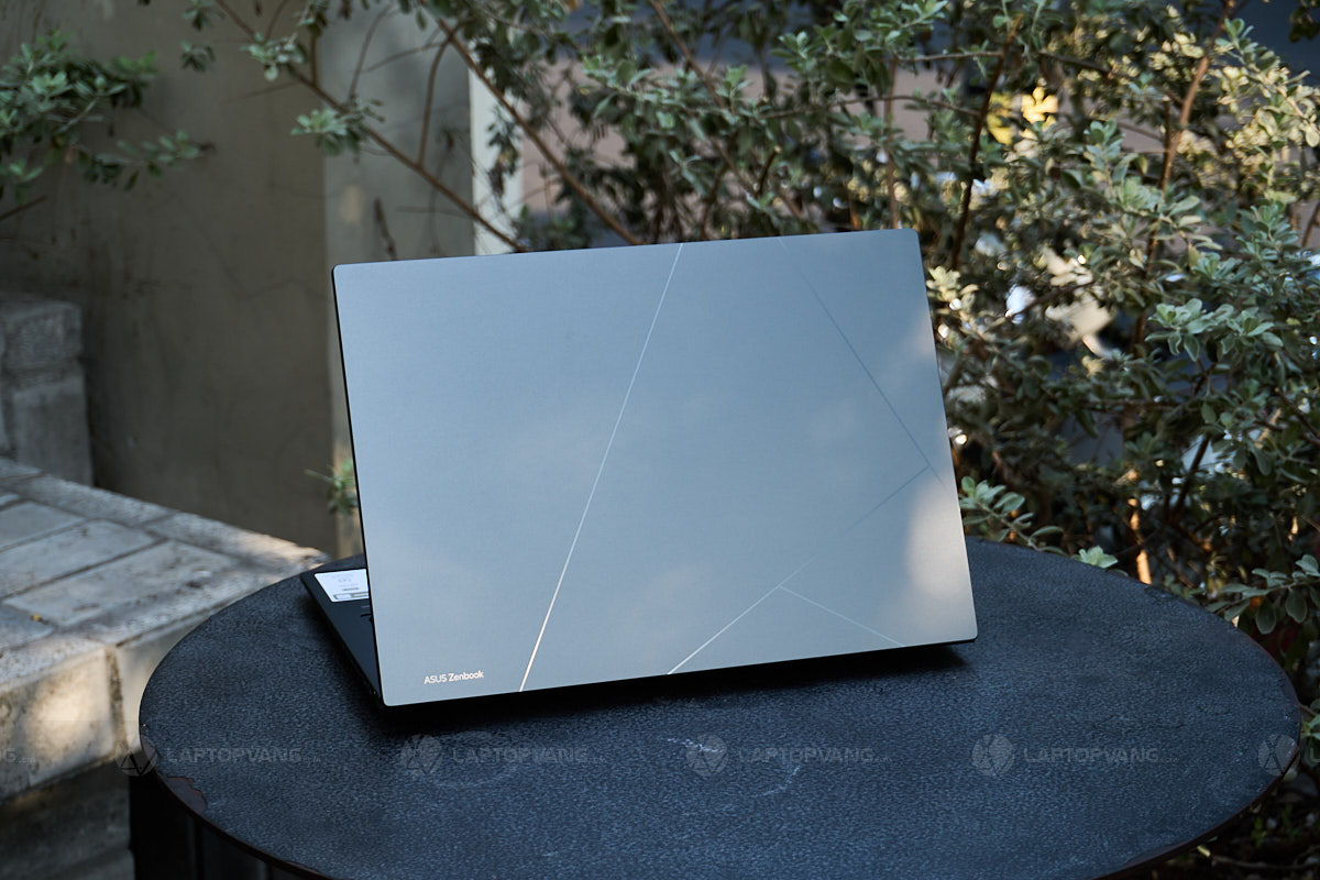 Thiết kế Zenbook 14X OLED Q420