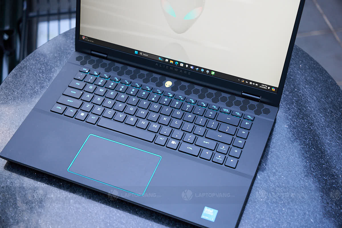 Bàn phím Alienware M16 R2