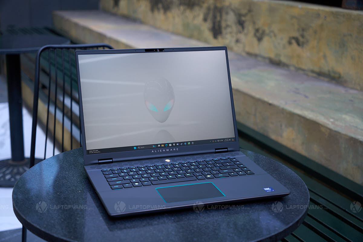 Tổng thể Alienware M16 R2