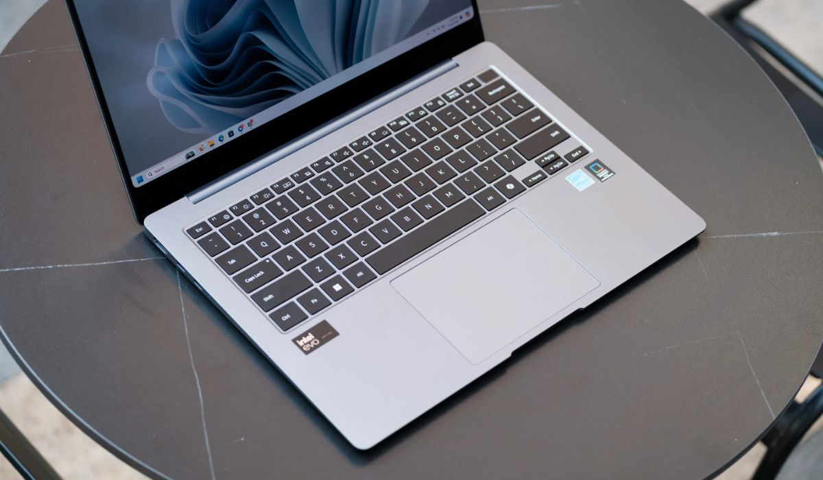 Thiết kế bàn phím và TouchPad GLXB4 Pro 14