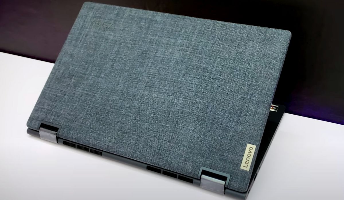Mặt lưng vải của Lenovo Yoga 6 13ALC6
