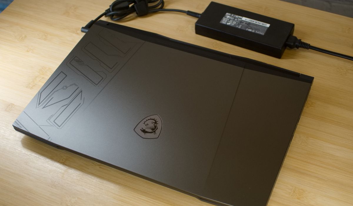 Mặt A của MSI Pulse 17 B13VGK