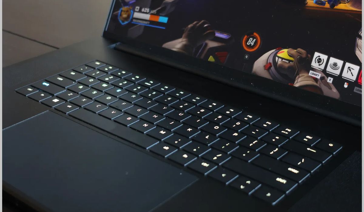 Bàn phím Razer Blade 18 2024