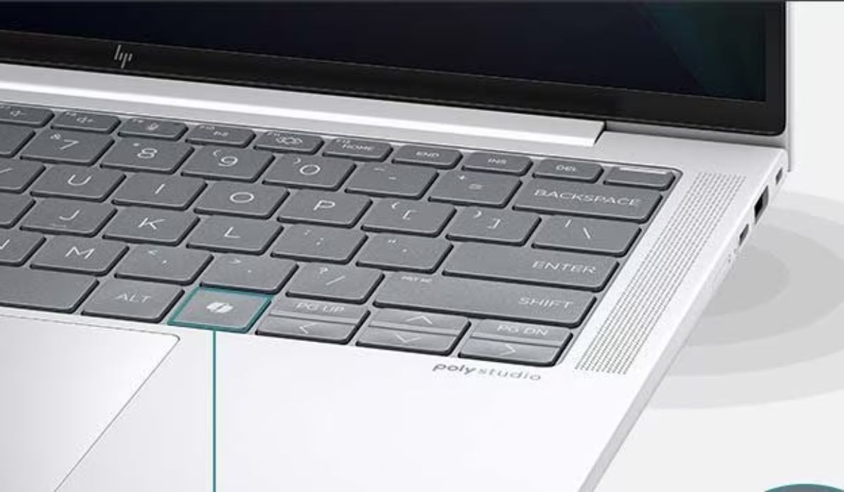 Loa được bố trí hay bên bàn phím