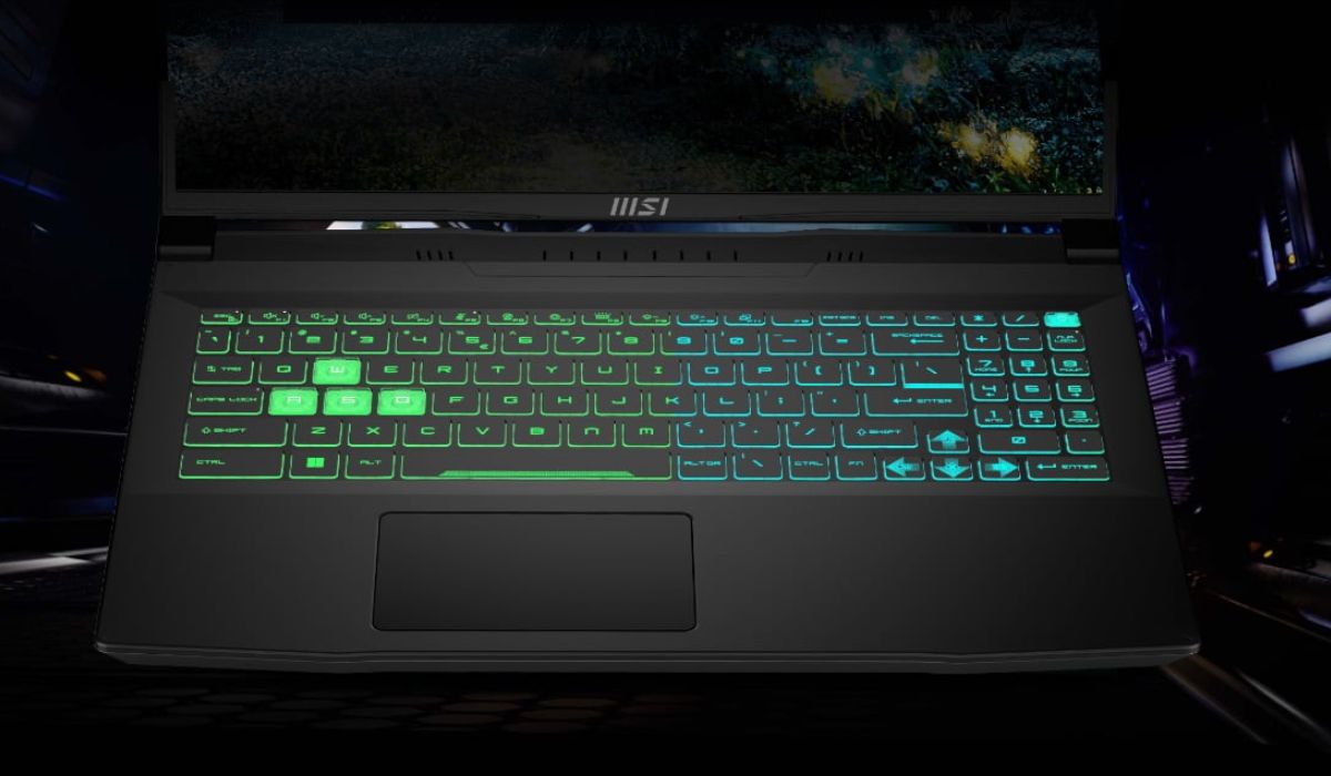 Bàn phím MSI Crosshair 16 A13VGK có bốn 4 khu vực đèn RGB