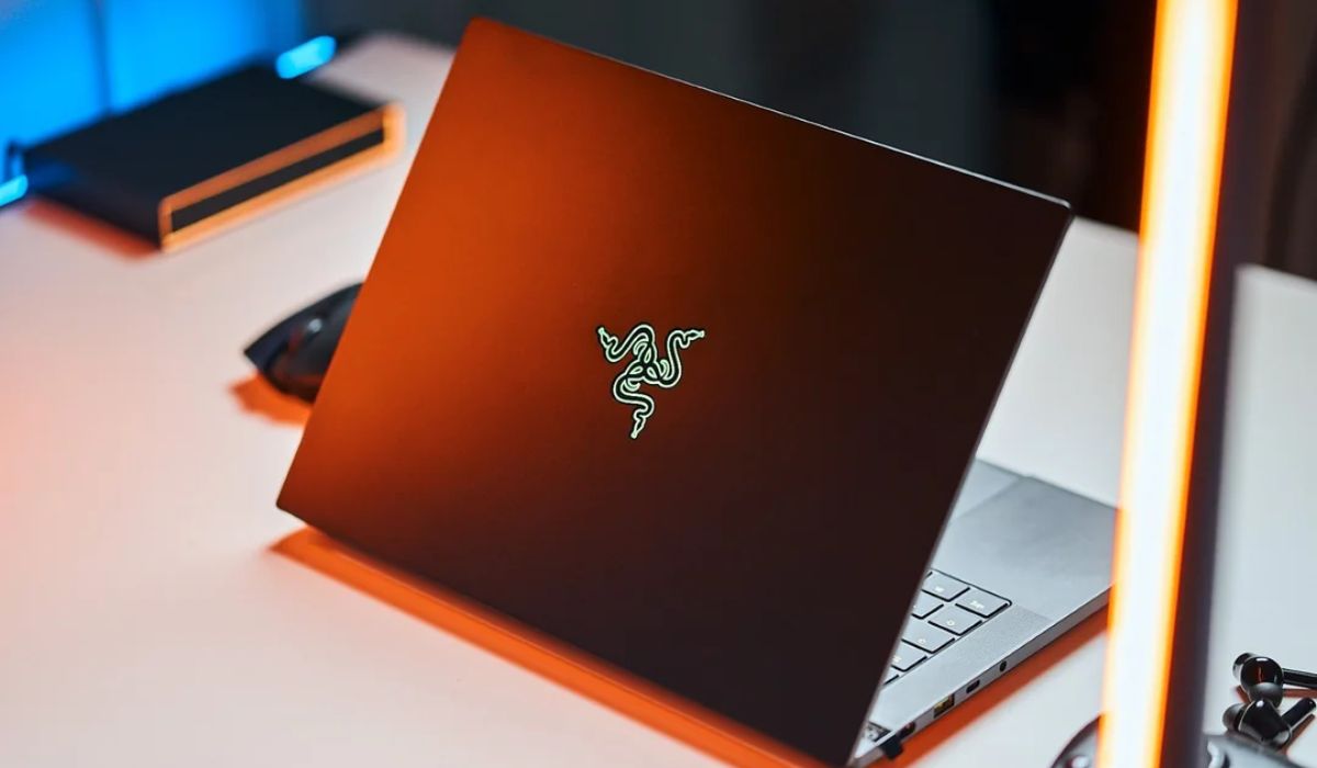 Vẻ ngoài của laptop Razer Blade 14 2024