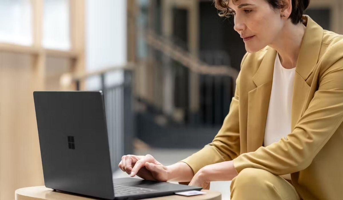 Surface Laptop 6 15 inch có vẻ ngoài hiện đại