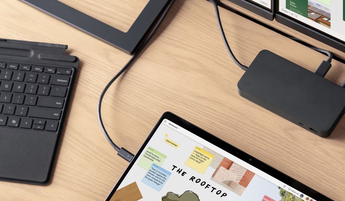 Surface Pro 10 đi kèm bộ sạc