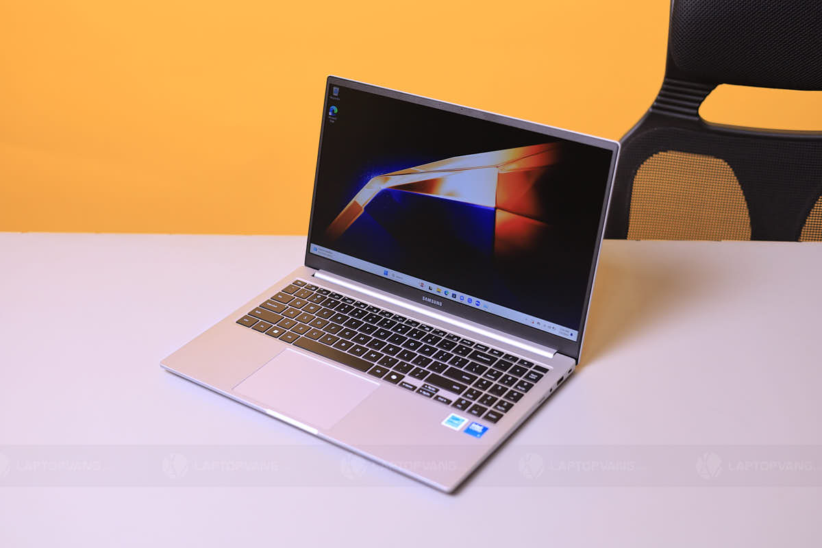 Thiết kế Samsung Galaxy Book4