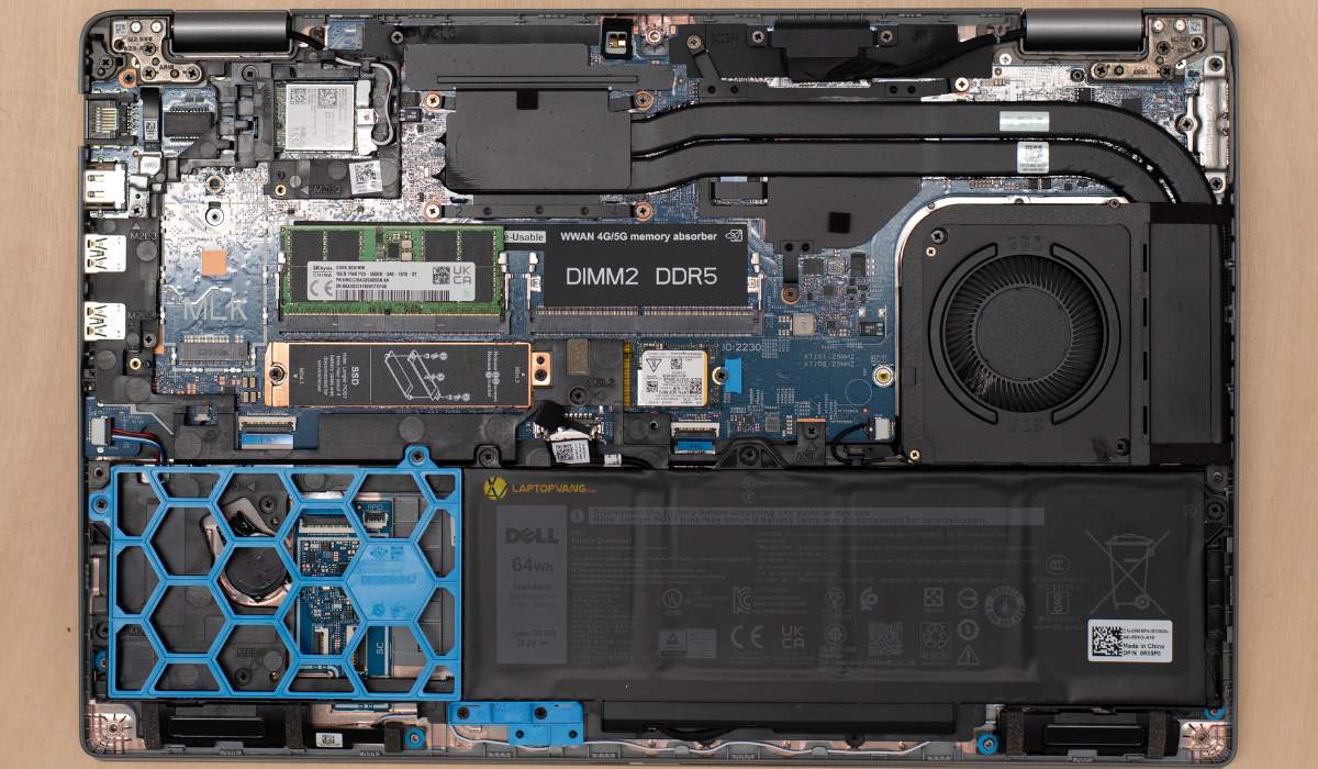 Bên trong Dell Precision 3591