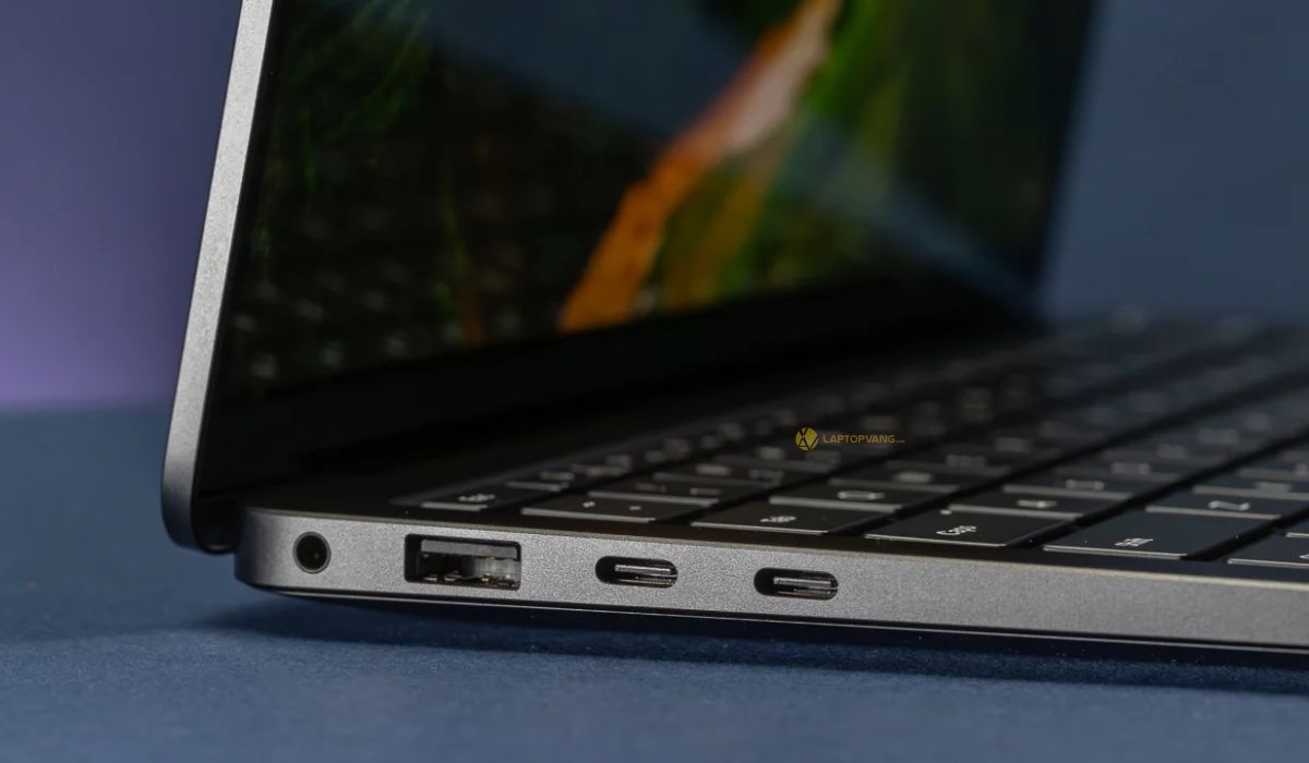 Cổng kết nối bên trái Laptop 7
