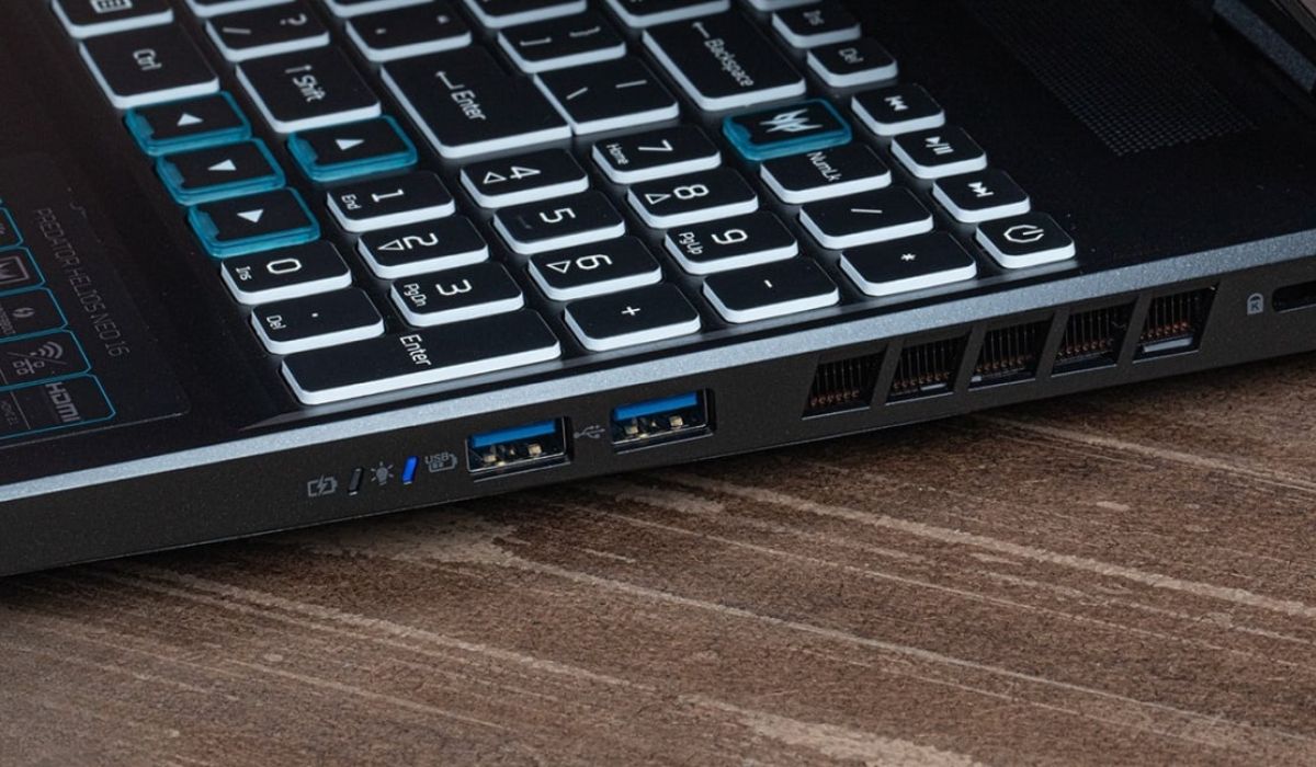 Cống của laptop Predator 16