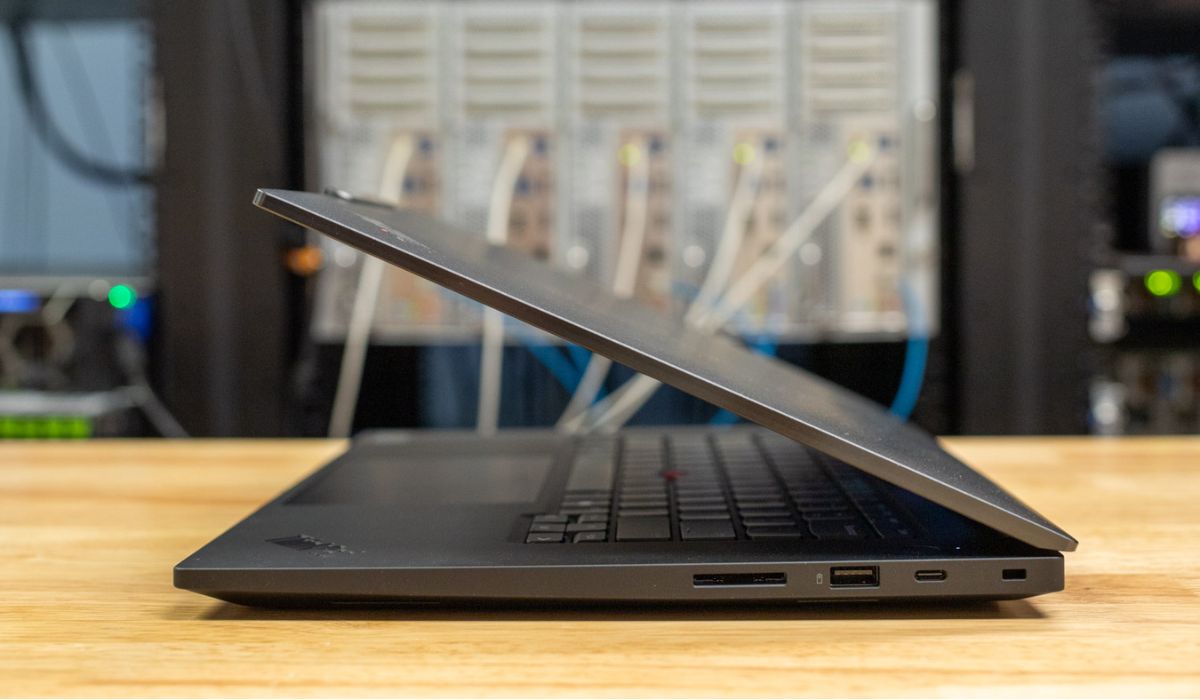 Cống của laptop ThinkPad P1 Gen 7