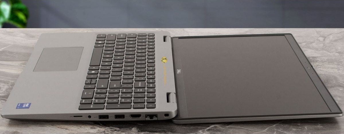 Dell Precision 3590 gập 180 độ
