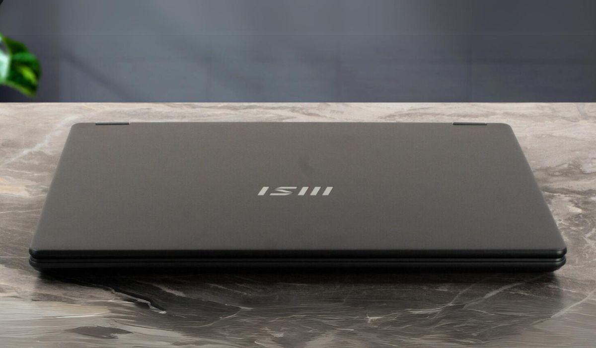 Logo MSI ở mặt A của laptop