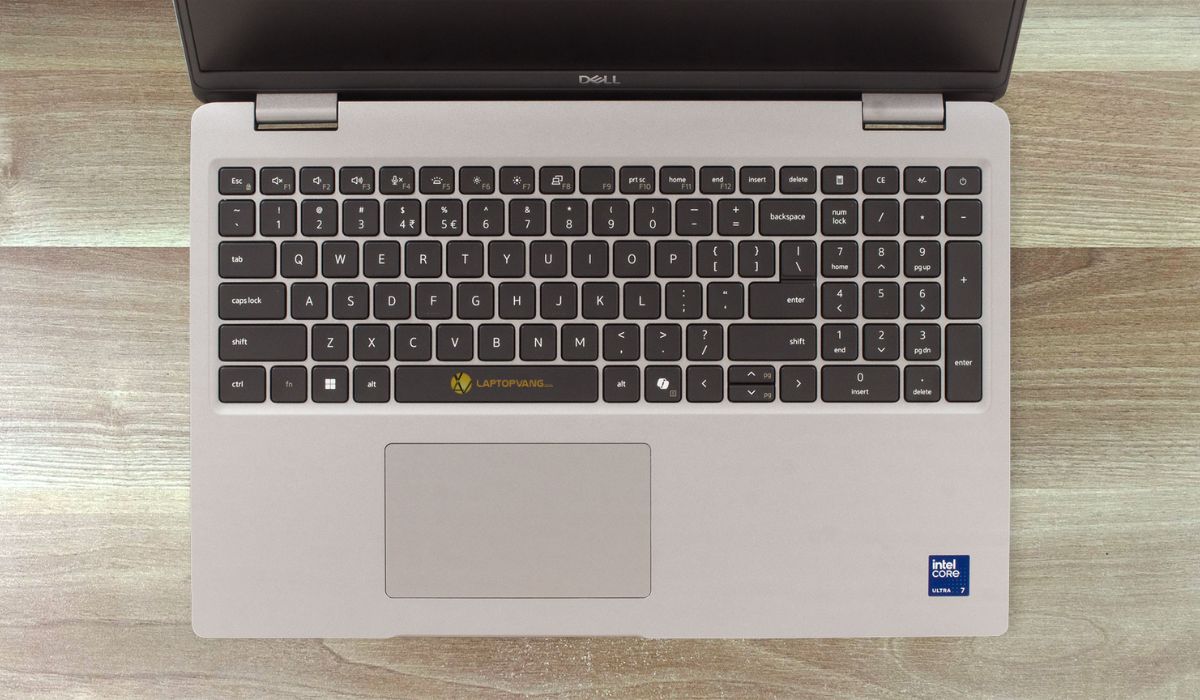 Phím Copilot mới trên Dell Precision 3590