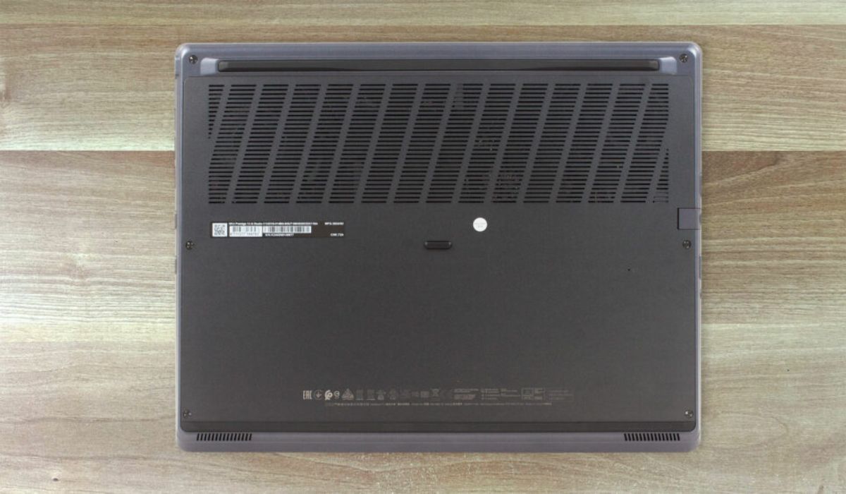 Mặt lưng của MSI Prestige 14 AI Studio