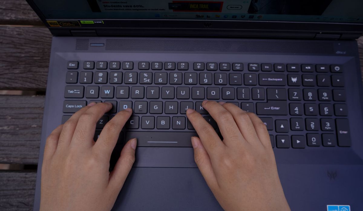 Bàn phím Acer Predator Helios 18 2024 