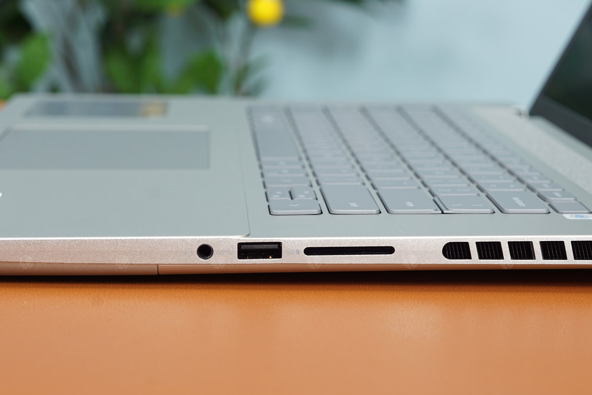 Cạnh phải Dell Inspiron 7630 Plus