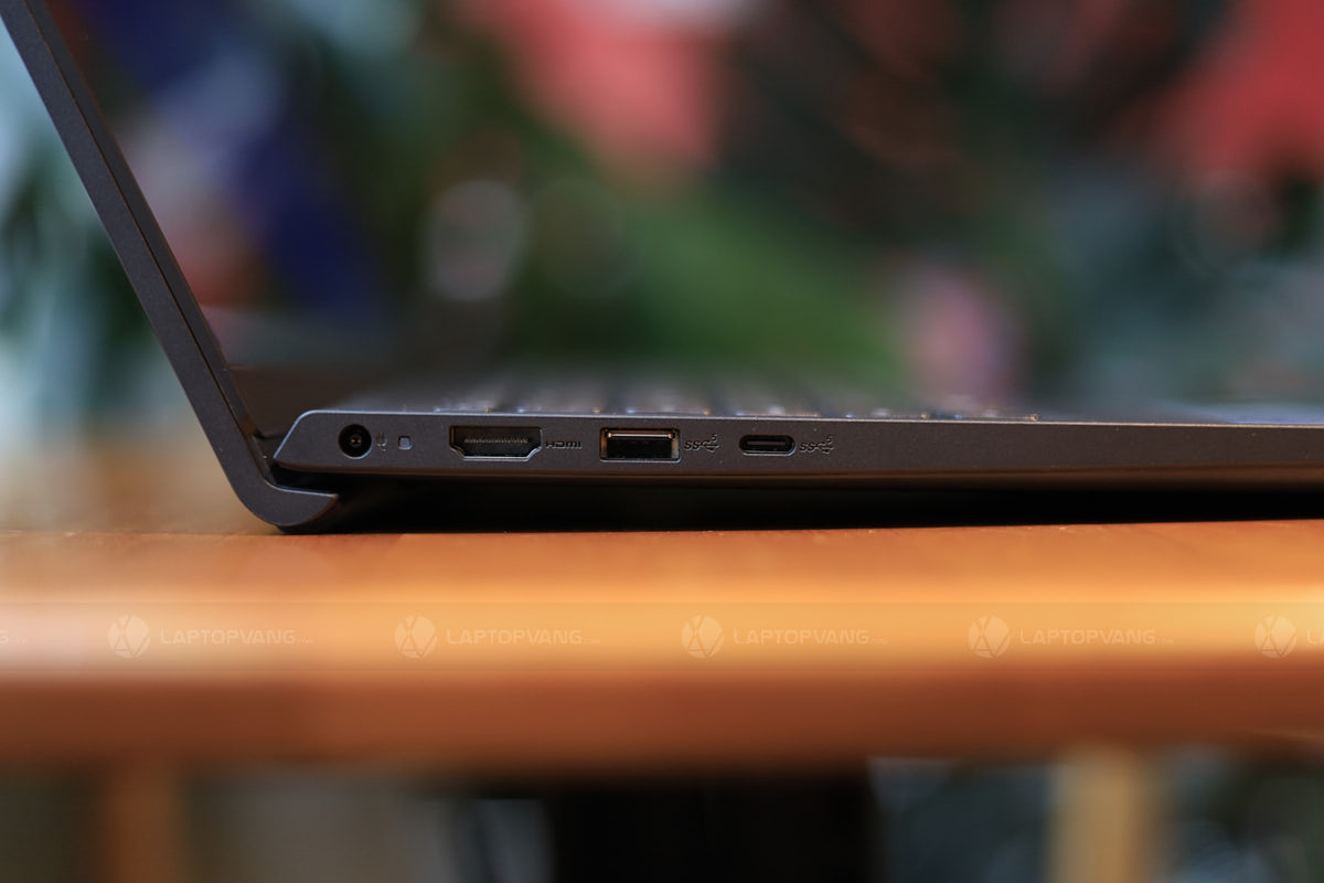 Cạnh trái Dell Inspiron 3530