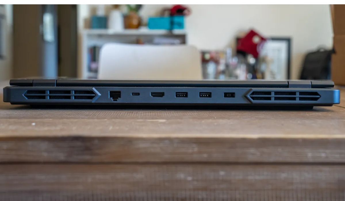 Cổng kết nối laptop Legion Pro 5 Gen 8(3)