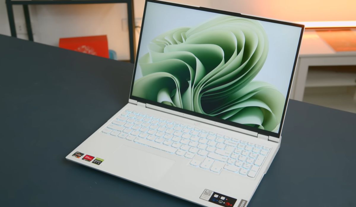 Laptop mạnh mẽ và ngoại hình đẹp