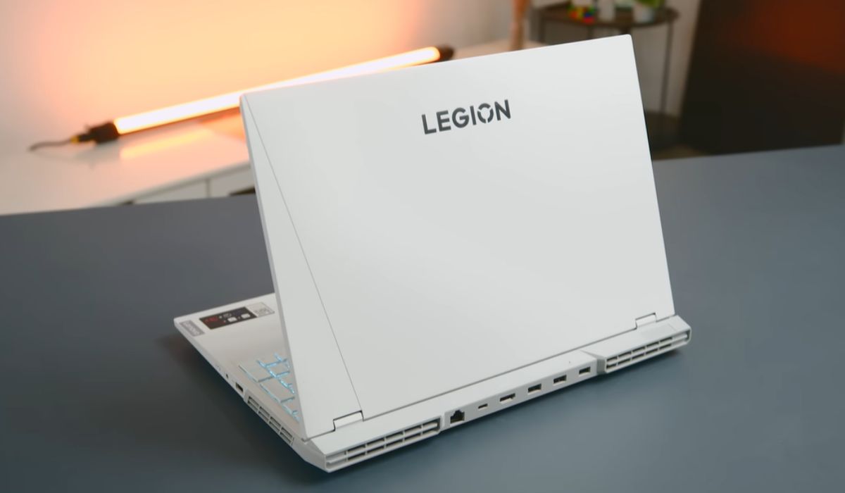 Thiết kế của laptop Legion 5 Pro 161AH7H
