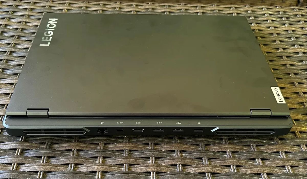 Thiết kế của Legion Pro 5i Gen 8