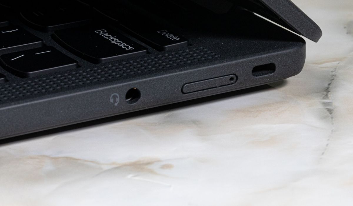 Cổng laptop bên phải