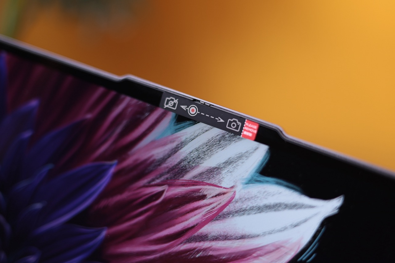 Camera Yoga 7i 2-in-1 16IML9