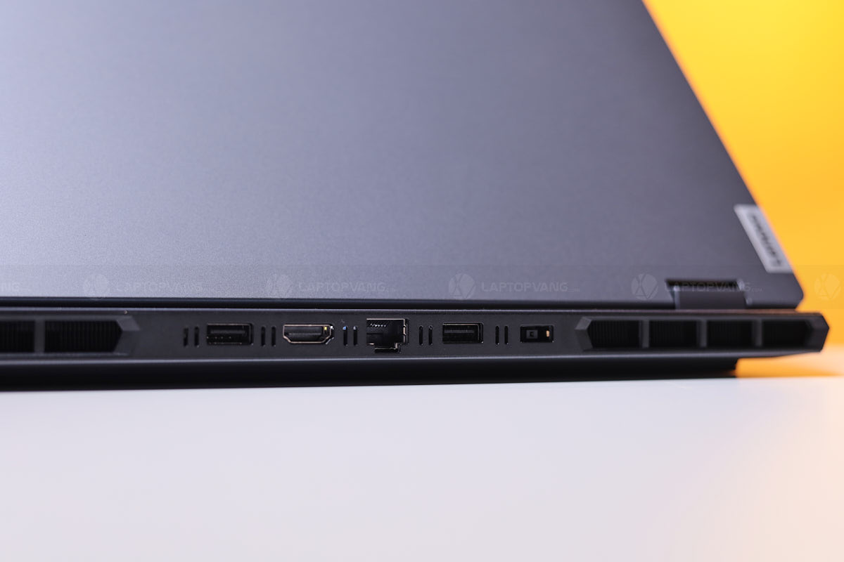 Cổng kết nối cạnh sau 15IAX9