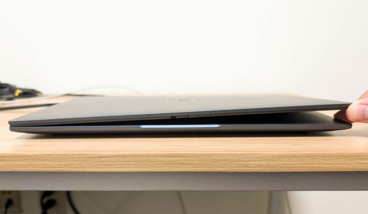 Thiết kế của Dell Latitude 7450 gọn gàng