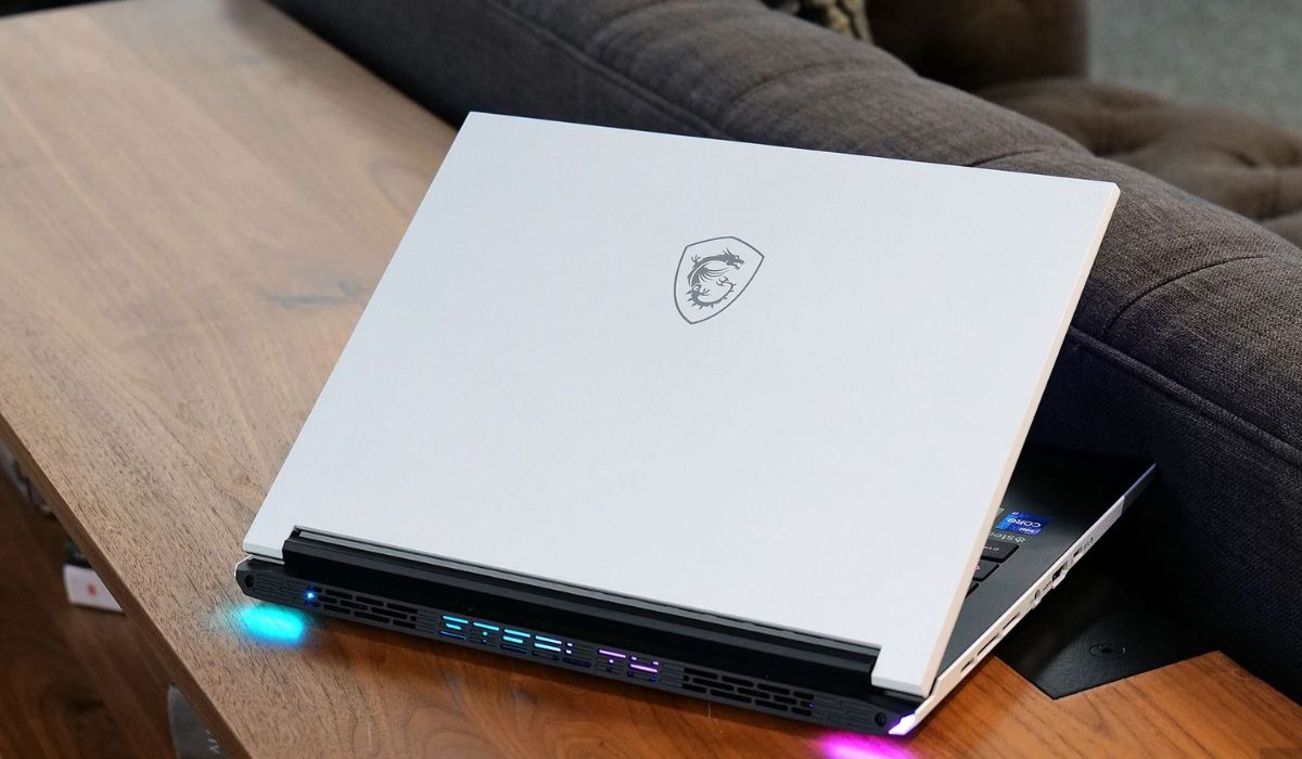 MSI Stealth 14 Studio A13VF phiên bản màu trắng