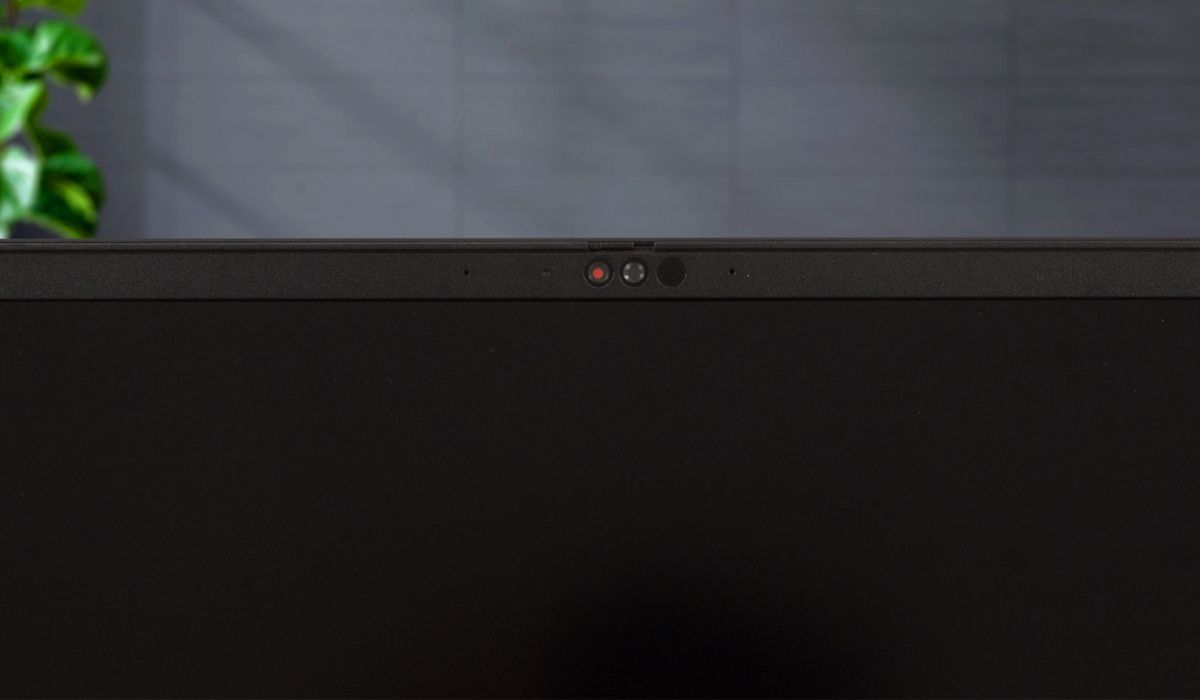 Camera của laptop có thanh khóa riêng tư
