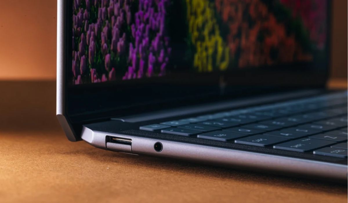 Cổng ở cạnh trái của laptop (Nguồn: Joseph Maldonado)