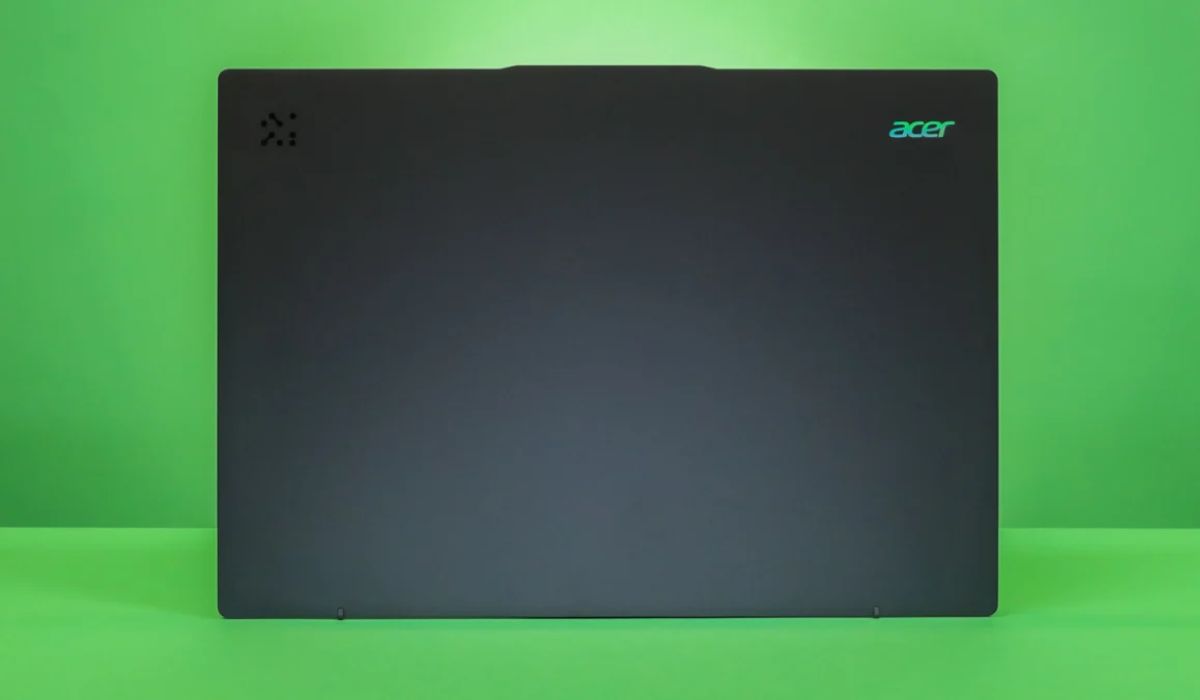 Thiết kế của Acer Swift 16 AI SF16-51T-76TG tối giản