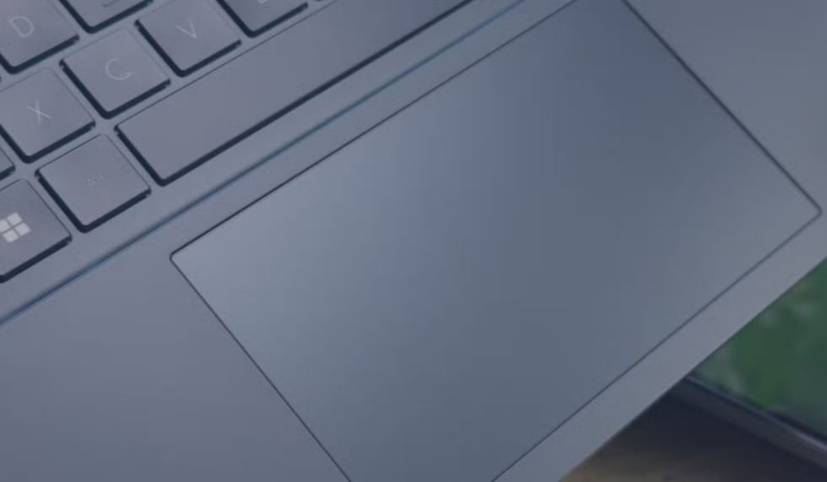 Touchpad mượt mà và phản hồi tốt với các thao tác