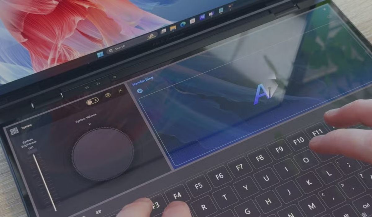 Công việc được tối ưu và tiện lợi hơn nhờ vào 2 màn hình của laptop