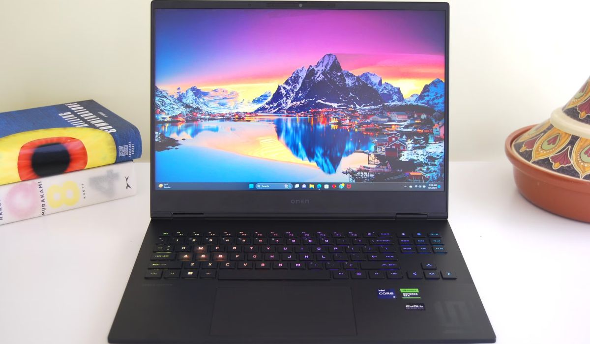 Màn hình laptop Omen Transcend 16 sắc nét và có màu sắc rực rỡ