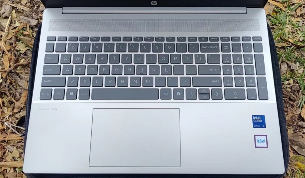 Bàn phím HP Pavilion 16 inch 2024 có hành trình phím phù hợp, hỗ trợ tối ưu trải nghiệm gõ phím