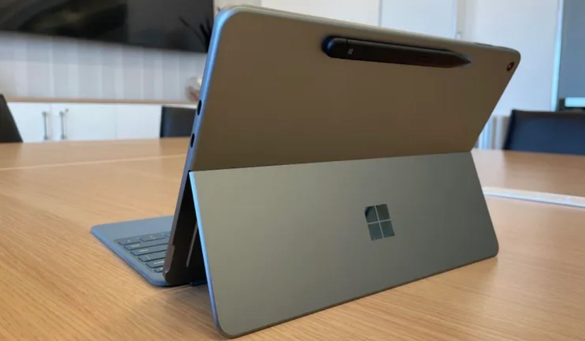 Thời lượng pin và sạc nhanh hỗ trợ Surface Pro 12 inch làm việc liên tục